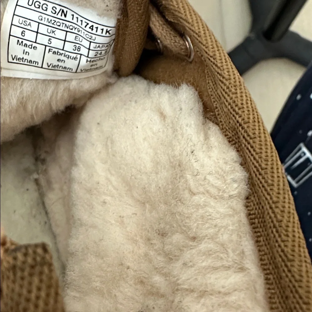 UGG Neumel Zip Boots Chestnut Suede Shearling Kids 6Y Women’s 8